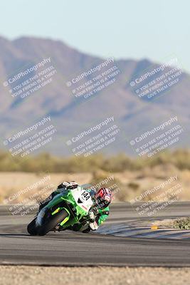 media/Dec-07-2025-CVMA (Sun) [[3e7d2de5dc]]/Race 16-Formula Middleweight/